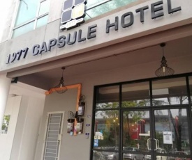 1977 Capsule Hotel