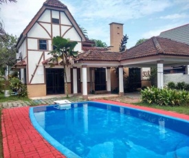 A'FAMOSA RESoRT VILLA 928 private pool 4 rooms for homestay
