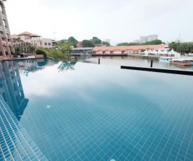 Luxury on Melaka River