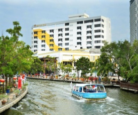 Tun Fatimah Riverside Hotel