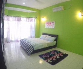 Umaira Meru Raya Homestay