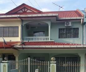 GuestHouse Taman Megah, Lot 19