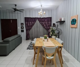 Quiet, very comfortable 4 bd house in Puncak Alam