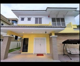 Templer Park stylish bungalow home stay