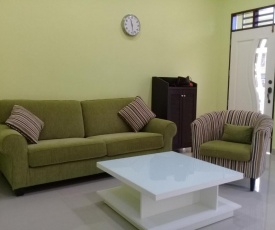 Mirza Homestay Marang