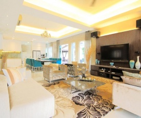 A Luxurious & Spacious 4BR House with Gazebo
